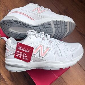 New Balance Women's 608 V5 casual comfort cross trainer Sneakers. Size 8.5